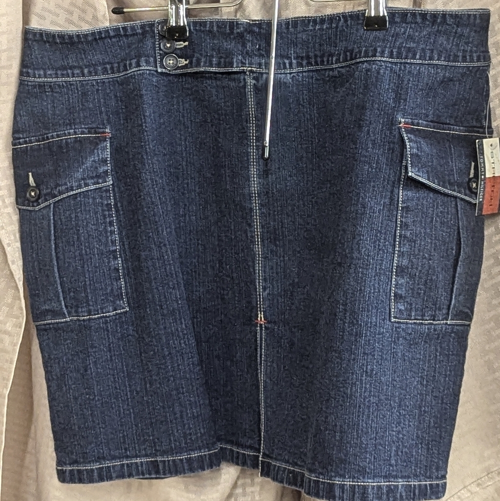Tommy Hilfiger jean skirt. Size 14